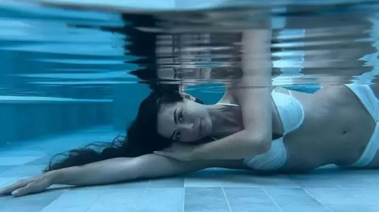 Demet Özdemir Su Altında Şov Yaptı
